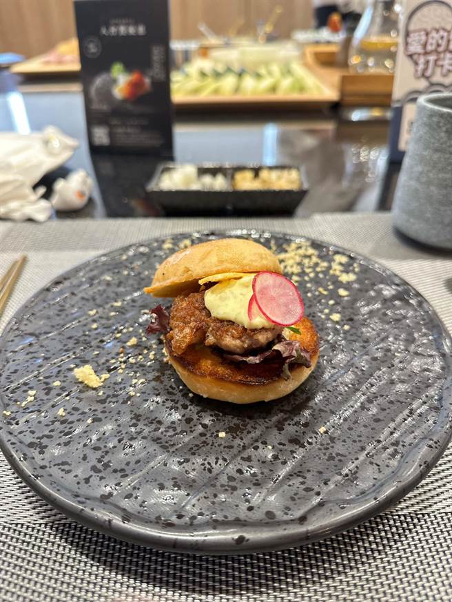 A5和牛汉堡令人惊艷。（柯宗纬摄）