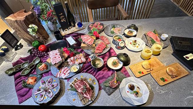 觅奇日式烧烤有3种套餐价位，最贵3000多元，另有多道顶级单点食材，主打专人桌边服务模式。（柯宗纬摄）