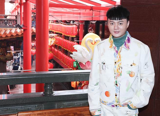 许富凯已获金曲歌王肯定，仍不断在工作上挑战自我。（陈俊吉摄）