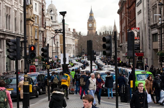 英国首都伦敦的驾驶平均1年要花费156小时塞在路上。(示意图／shutterstock)