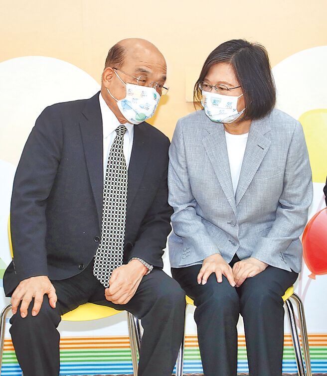 图为蔡英文（右）与苏贞昌（左）去年合照。（本报资料照片）