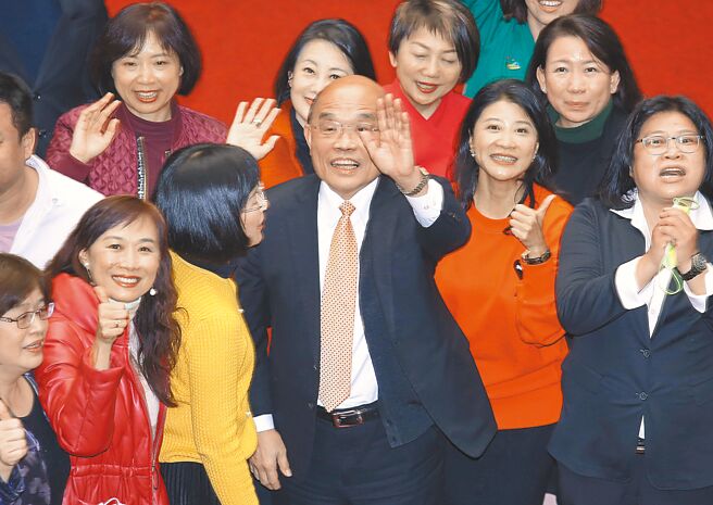 行政院长苏贞昌年后将率内阁总辞，国民党立委王鸿薇批评，内阁若无大幅改组，就是「改假的」，并点名农委会主委陈吉仲、经济部长王美花及卫福部长薛瑞元下台。（姚志平摄）