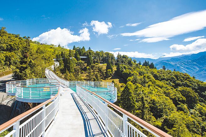 清境高空观景步道，漫步在云端。（南投县政府提供／廖志晃南投传真）