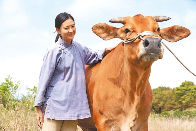 安心亞在《牛車來去》扮演40年代農村婦女。（公視、禾豐製作提供）