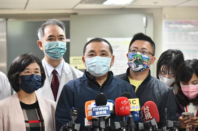 新北市长侯友宜表示，非常欢迎总统、朱主席都能够来新北市庙宇参拜，都是期待这块土地的每一个人都能够共好。（叶书宏摄）