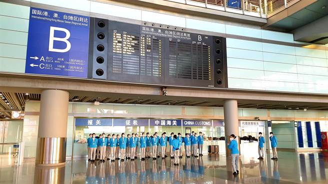 美赴陆多年多次旅游签证暂停使用，中方称适时调整。（蓝孝威摄）