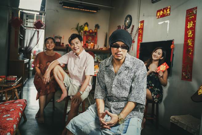 黄明志今除夕推出与王雷合作的新单曲〈二十楼〉。（亚洲通文创提供）