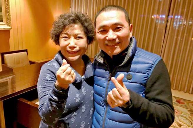 新北市市长侯友宜（右）、国民党立委游毓兰（左）。（图／取自游毓兰脸书）