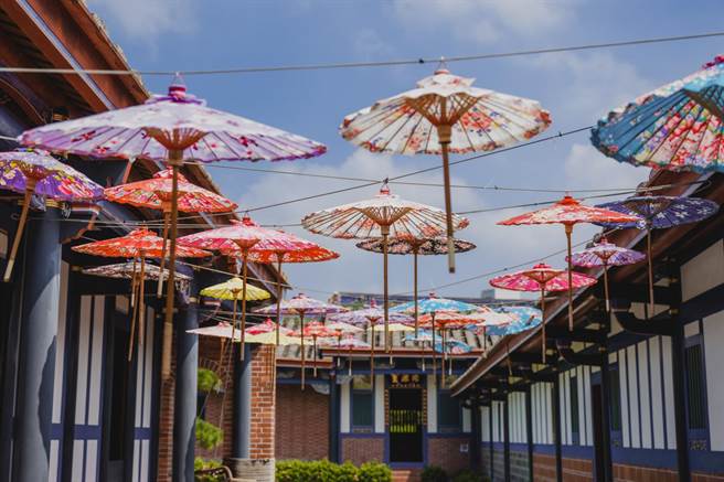 百年古厝「成美公堂」重现传统大家庭拜年氛围，民眾可体验儿时美好年节回忆。 (成美文化园提供)