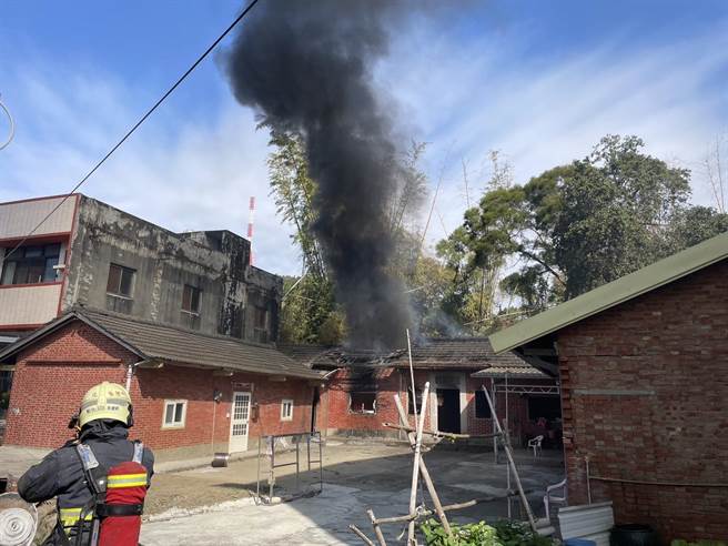 花壇鄉山區三合院火警。（民眾提供／吳敏菁彰化傳真）