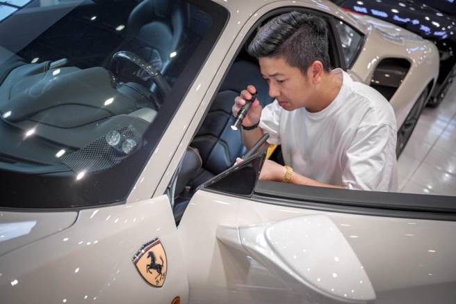 手工打造的超跑，鑑定专业门槛比一般车辆更高，国内「超跑级」车体鑑定师屈指可数。（魏正源提供）