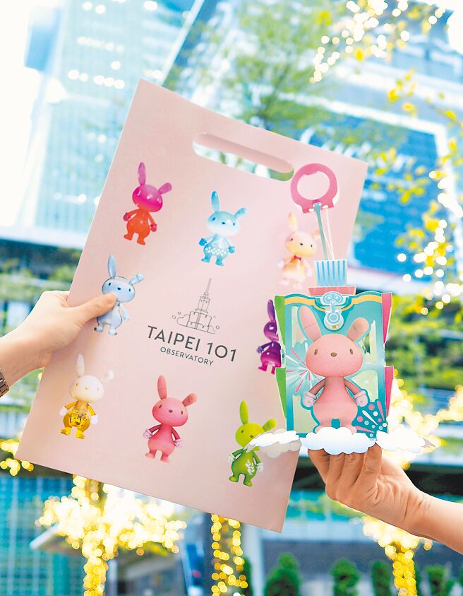 台北101结合灯会IP兔星人「Turbo2 特波兔」，打造101专属的兔星人造型DIY灯笼。（台北101提供）