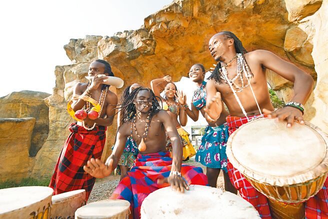 六福莊正如火如荼地舉辦「非洲面具節」，讓住客免費體驗一系列充滿非洲魅力的活動。（六福旅遊集團提供）