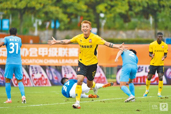 台灣「足球一哥」陳柏良去年幫助青島青春島拿下中甲聯賽第9名。（陳柏良提供）