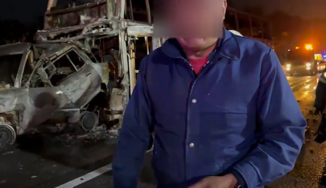 疑酒驾酿祸！初一国道火烧车酿2死9伤，轿车驾驶目睹女友命丧火窟。(翻摄画面)
