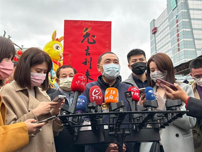 新北市長侯友宜接受聯訪。(黃敬文翻攝)