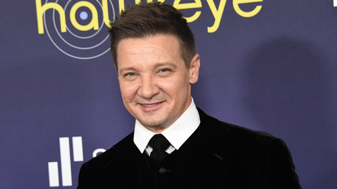 傑瑞米雷納遭鏟雪車輾過，由於傷勢嚴重預估需要治療2年才能康復。(圖／達志影像)