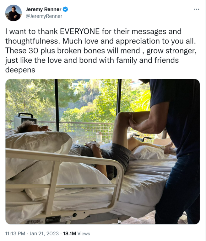 傑瑞米雷納附上在醫院復健的照片，透露總共有30多根骨頭斷裂。(圖／Jeremy Renner推特)