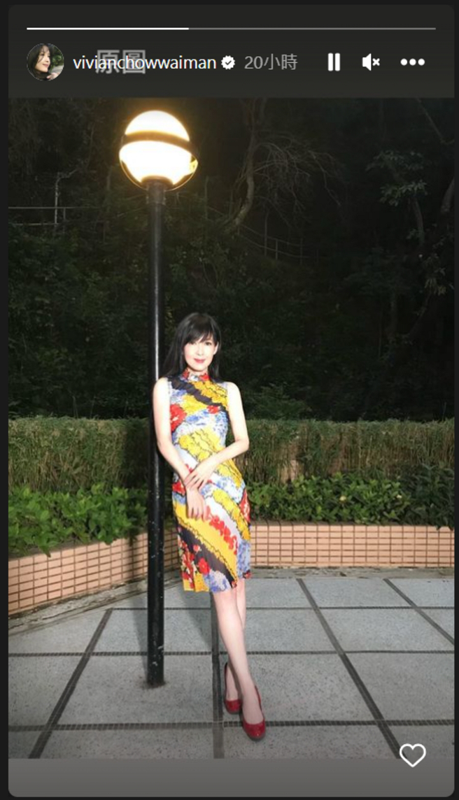 周慧敏穿上30年前的旗袍，气质优雅地向粉丝们拜年。（图／摘自周慧敏IG）