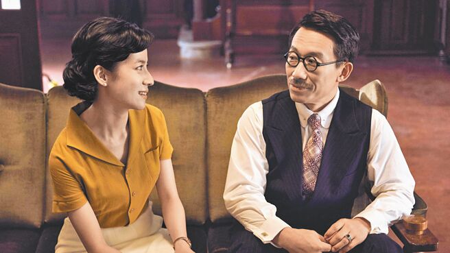 郭子乾（右）、连俞涵在《茶金》饰演父女。（公视提供）