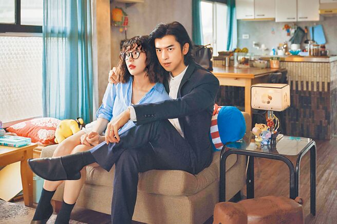 郭雪芙（左）和陈柏霖3度合作，火花四射。（Disney+提供）