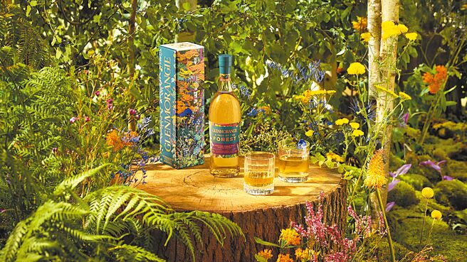 格蘭傑邀請泰裔插畫家Pomme Chan以森林為意象為「森林物語」威士忌創作包裝。（Glenmorangie提供）飲酒過量 有害健康
