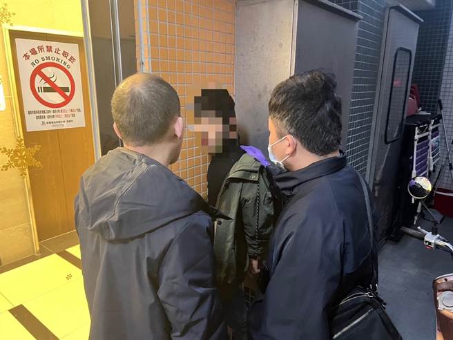 台北市大安警分局日前就逮获40岁的徐姓男子，入侵住宅行窃（翻拍照片。林伟信摄）