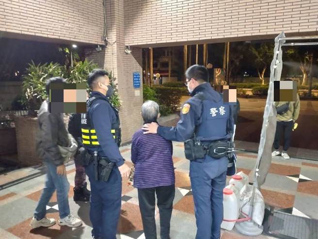 89岁阿嬷深夜走4公里却在台大医院前「迷航」，中正一暖警协助找到回家的路（本报资料照片）