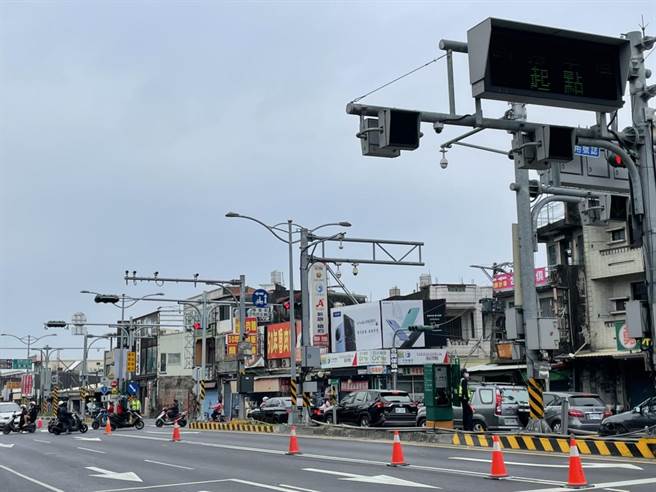 初二回娘家，屏警坚守岗位疏导交通。(警方提供)