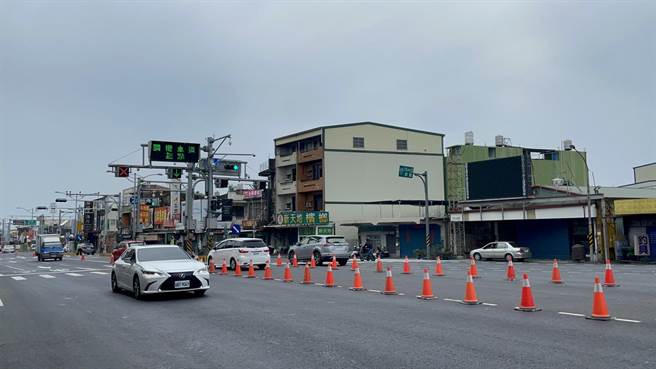 初二回娘家，屏警坚守岗位疏导交通。(警方提供)