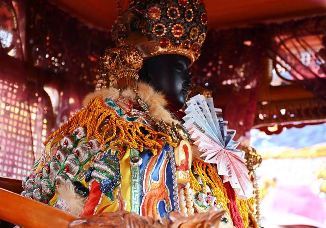 大年初二王爷奶奶回娘家。(林和生摄)