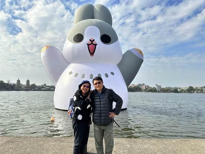 高雄蓮潭燈會作品亮相，初二回娘家左營兒女搶先看。(高市府提供)