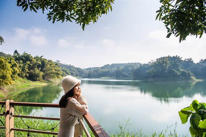 大年初二到嘉义市兰潭郊游踏青，湖光山色不用人挤人。（嘉义市政府提供／张朝欣嘉市传真）