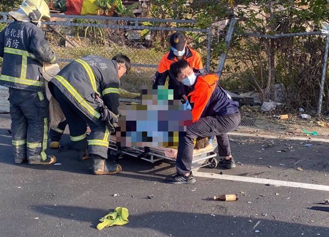 彰化警分局快官派出所员警年仅29岁的高伟伦，今天清晨8点12分左右值勤完毕准备返家，在行经彰化市彰兴路与圣安路口时，遭37岁吴姓男子高速从后方追撞，高伟伦当场被撞飞10多公尺远，当场死亡。(警方提供／吴建辉彰化传真)