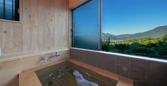 台籍李姓旅客在除夕放鳥日本旅館，今天打電話向旅館致歉。圖為湯布院椿旅館。（讀者提供／蔡旻妤台東傳真）