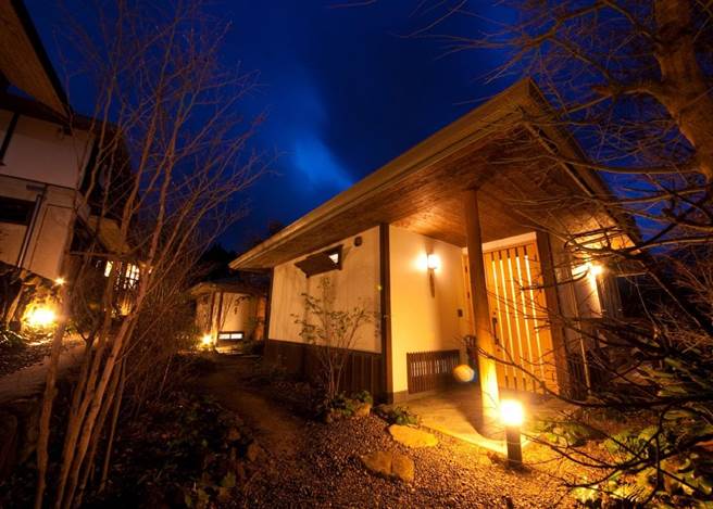 台籍李姓旅客在除夕放鳥日本旅館，今天打電話向旅館致歉。圖為湯布院椿旅館。（讀者提供／蔡旻妤台東傳真）