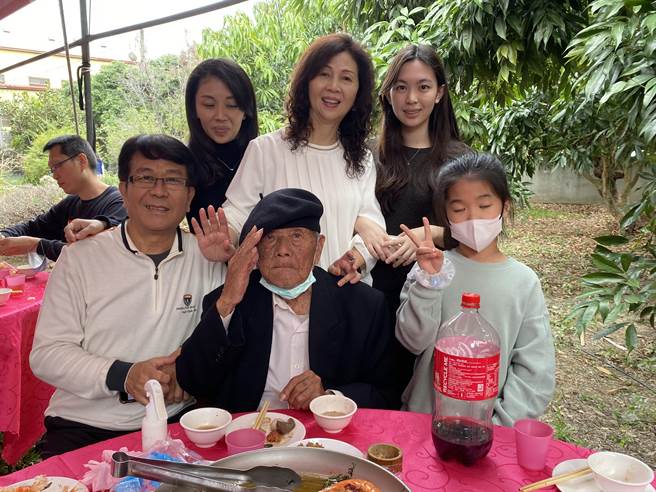 101岁的张连庆是太平张家年纪最长的长辈。（张亦惠摄）