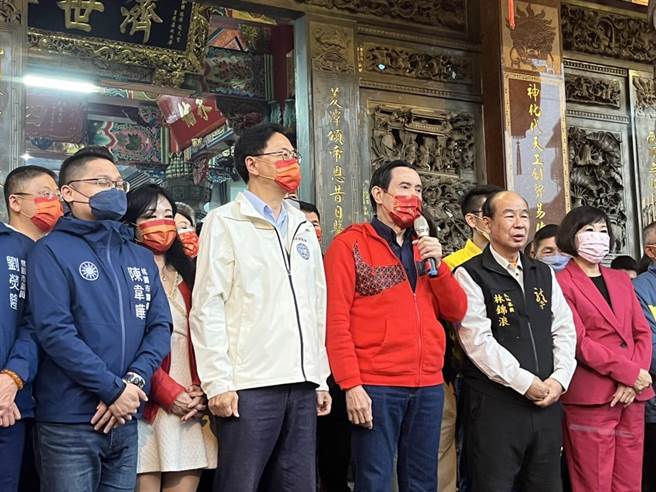 前总统马英九向民眾呼吁，台湾面临人口危机，在场还没结婚的赶快结婚、还没生孩子的赶快回去生孩子。（陈梦茹摄）