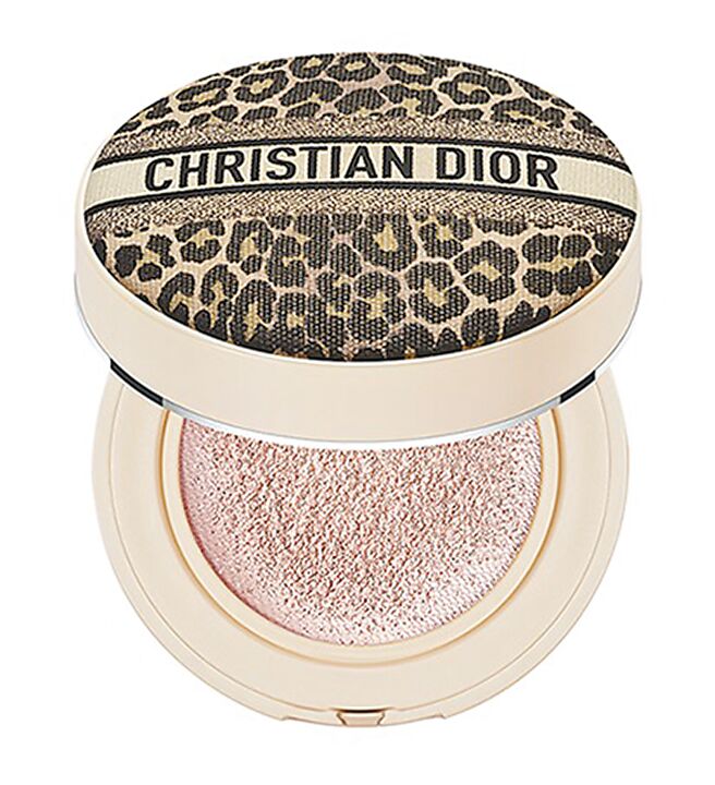 迪奥超完美持久气垫蜜粉 豹纹限量版，售价2500元。（Dior提供）