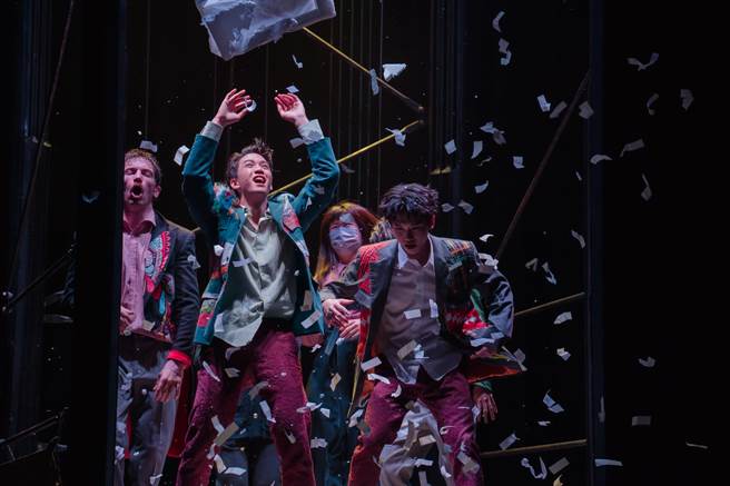 由於此次演出並非擅長的舞風，「AcQUA源少年」紛紛表示相當緊張。（寬宏藝術提供）