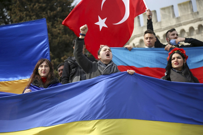 許多俄羅斯人逃往土耳其，反對這場戰爭。(圖/美聯社)