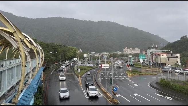 苏花路廊车流量增加，车流回堵约2.5公里至苏澳新站。（宜兰县警察局提供／吴佩蓉宜兰传真）