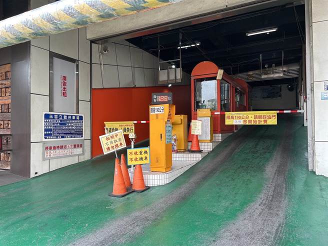 台中市政府交通局指出，为确保民眾停车权益，派员不定期稽查重点商圈停车场。（台中市政府提供／张妍溱台中传真）