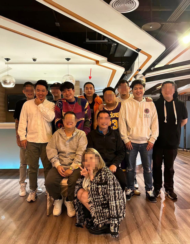 李易分享李家过年团聚照片，意外见到昔日人气男星李威。（图／摘自李易脸书）