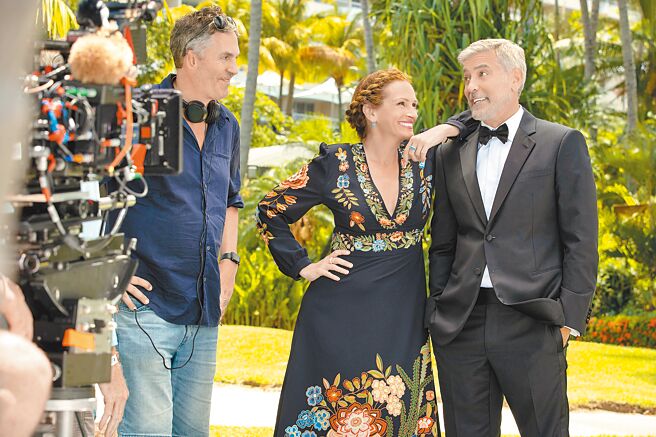 茱莉亚罗勃兹和乔治克隆尼携手搞笑。（UIP提供）