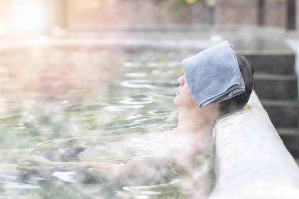 日本泡溫泉有許多規定，事前不做功課可能不知道。(示意圖／Shutterstock)