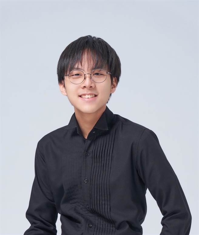 第13届北市交明日之星最年轻的优胜者鲁直钧，现年16岁，在优胜者音乐会上将挑战演出拉赫曼尼诺夫第二号钢琴协奏曲。（北市交提供）