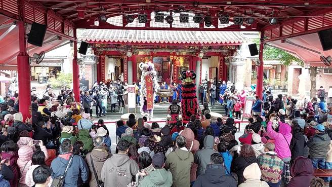 宜兰传统艺术园区举行最传统的三献礼仪式，吸引满满的观礼人潮。（全联善美的基金会提供／吴佩蓉宜兰传真）