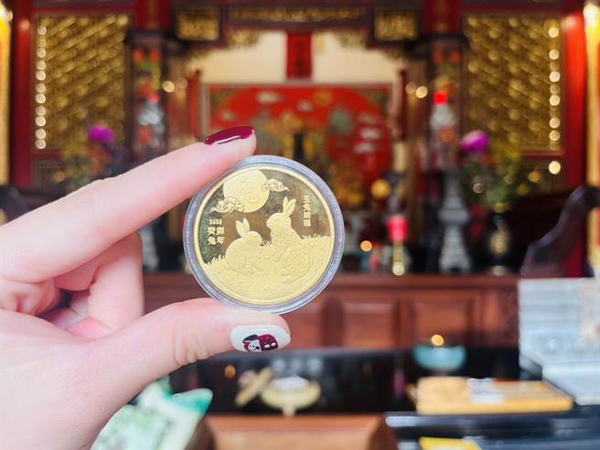 特制限量兔年「钱母」纪念币。（全联善美的基金会提供／吴佩蓉宜兰传真）