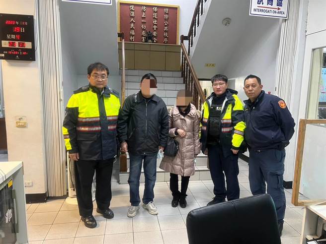 桃园大园71岁黄姓老妇，思念在美国念书的孙子，昨晚搭公车想去机场附近寻亲，却不慎下错站迷路。（翻摄画面／蔡明亘桃园传真）